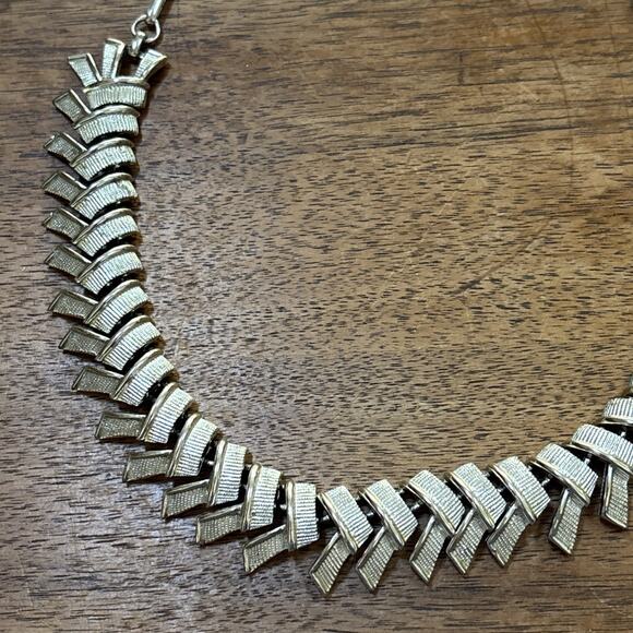 Vintage Coro Necklace Textured Silvertone Egyptian Revival Choker Collar 17" - Picture 2 of 8